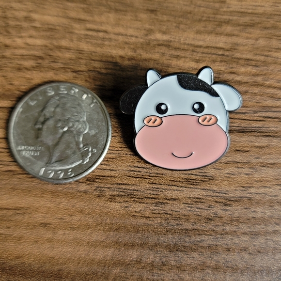 Cow Head Enamel Pin - Picture 2 of 3